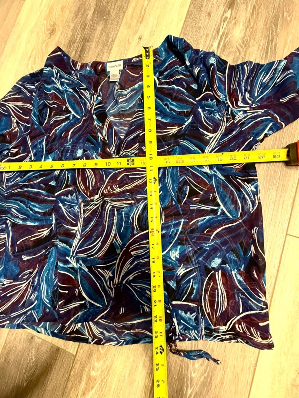 #14) Chico's Blue and White Abstract V-Notch Tunic ( sheer) - Picture 4 of 6